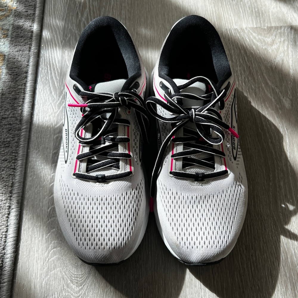 Brooks Sneakers